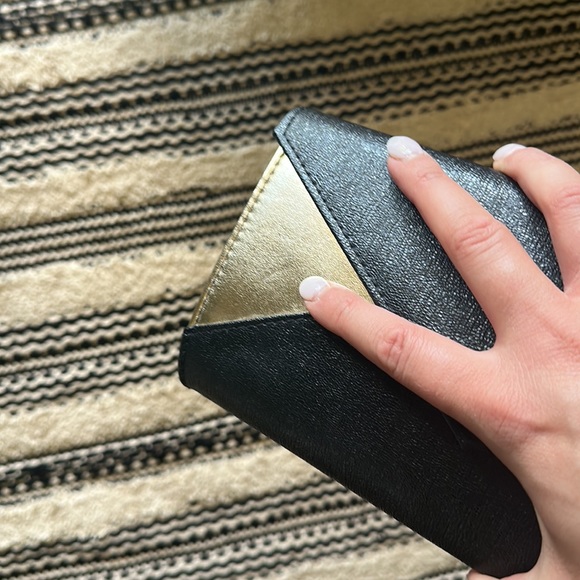 🎉Host Pick🎉 Black and Gold Clutch - Picture 5 of 6